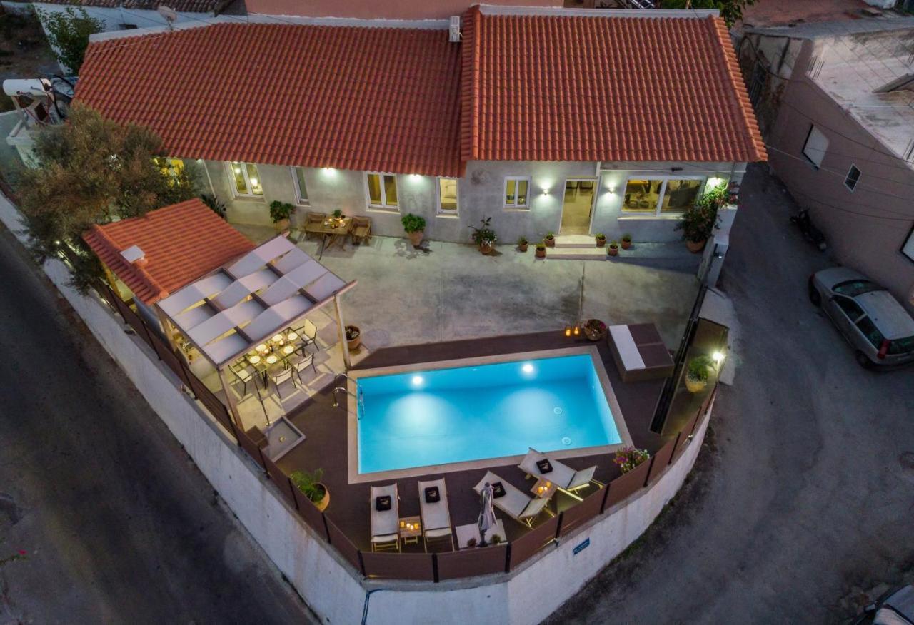 Villa Roxanne Galatás Exterior foto